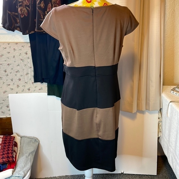 Liz Claiborne ~ Two Color Office Business Dress - Picture 3 of 10